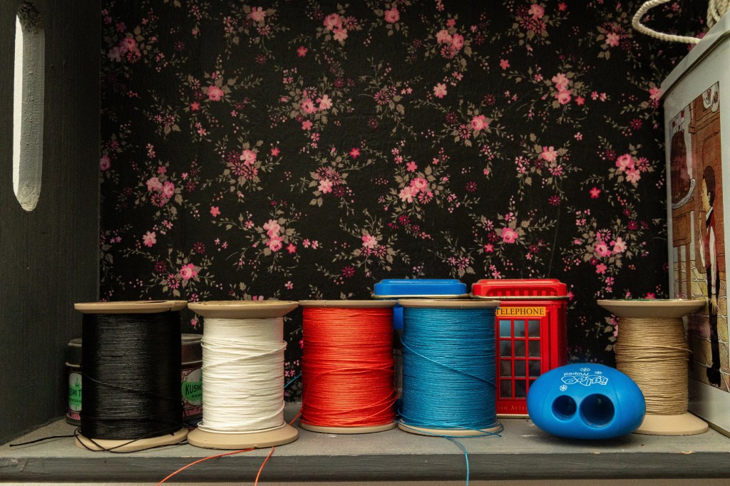 Photo le temps des étoffes tapissière d'ameublement Marine Bourely photographe annecy aix les bains rumilly chanaz