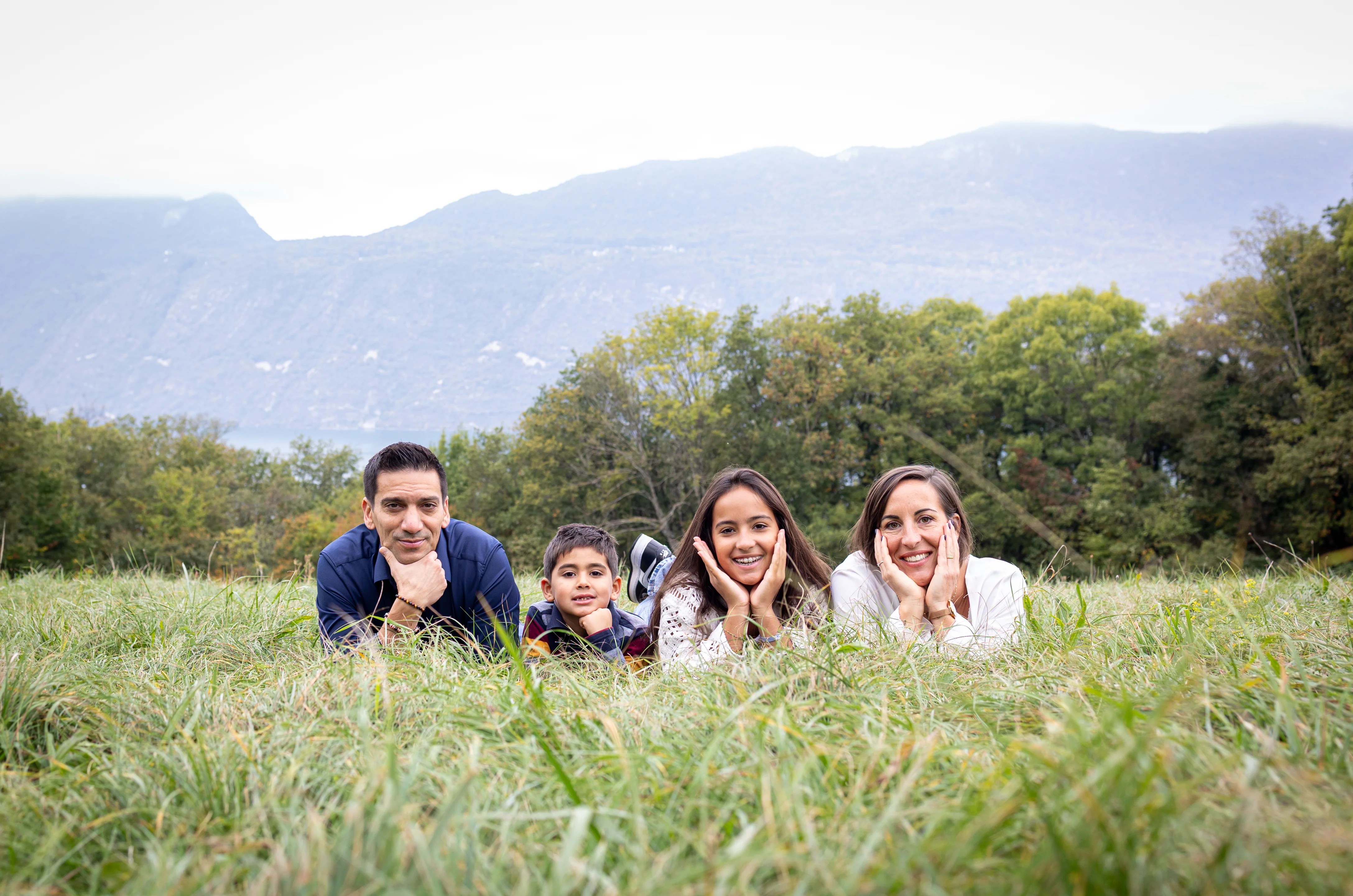 portrait famille photographié par Marine Bourely photographe