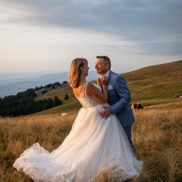 photo de couple marié montagne Semnoz photographié par Marine Bourely photographe